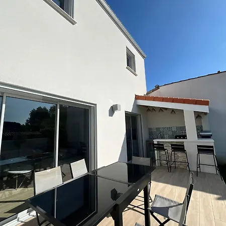 Дом отдыха Maison Neuve Clim & Bar D'ete Sur Jardin Руайян